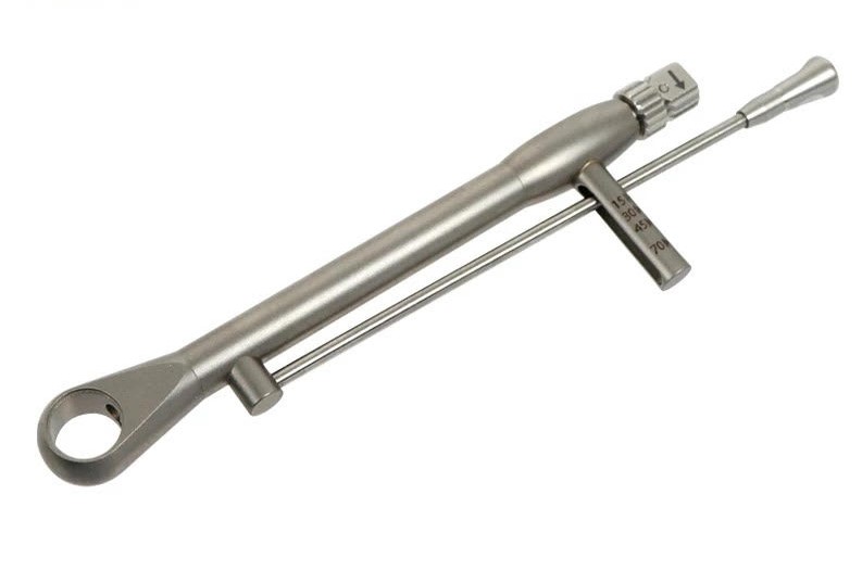 Universal implant key